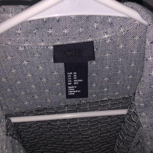 XS Shirt nice print . All sales are final. - Picture 3 of 3